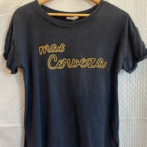 White Crow Charcoal/Black/Gray Tee with Gold Graphic “Mas Cerveza” Medium.